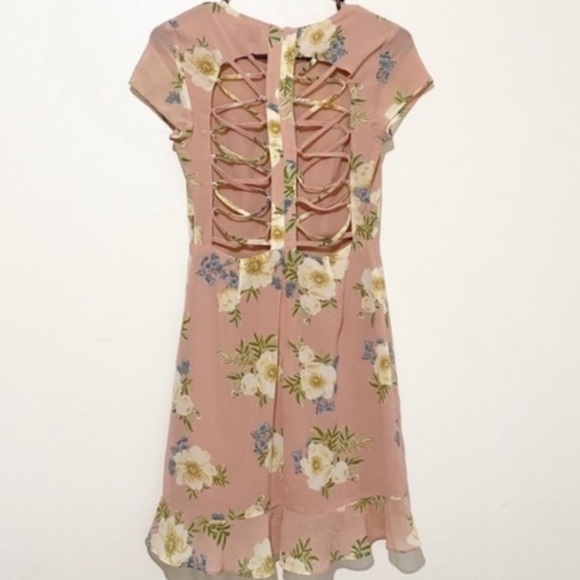 Bardot mauve floral cap sleeve back cutout dress - Picture 2 of 8